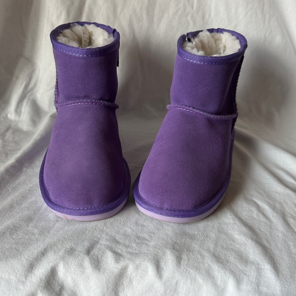 Koolaburra by UGG White Cozy Lined Footwear